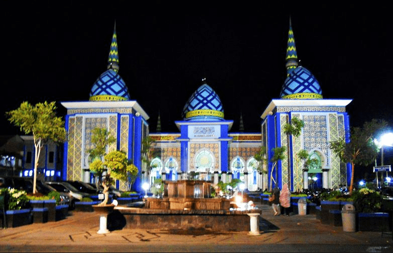 Keindahan Interior Dan Kubah Masjid Agung Tuban