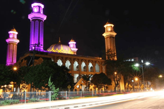 Keindahan Arsitektur Bangunan Masjid Agung At-Taqwa Balikpapan