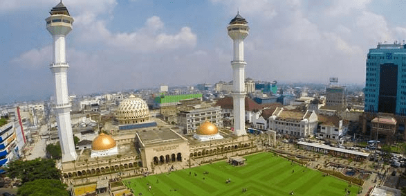 Kemegahan Desain Bangunan Masjid Raya Bandung