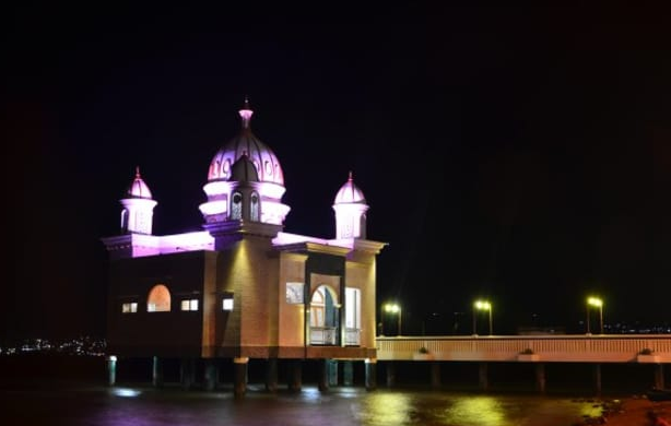 Masjid Arkam Babu Rahman Masjid Terapung di Pantai Teluk Palu