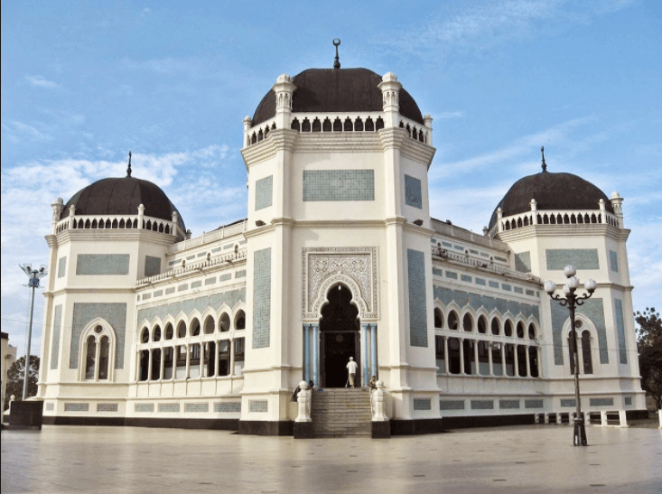 Masjid Raya al mashun jejak history kerajaan  Deli 