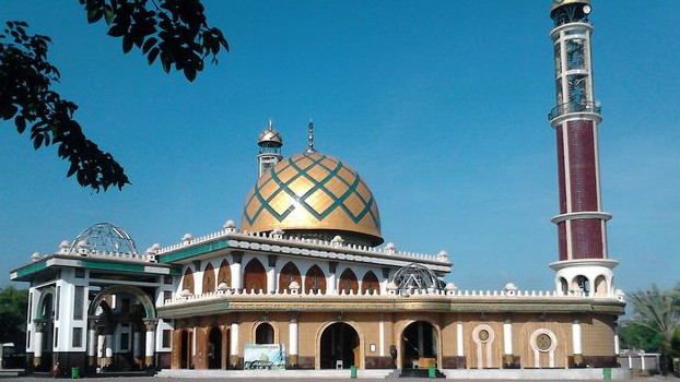 Wisata Religi Masjid Syaichona Moch Cholil di Bangkalan