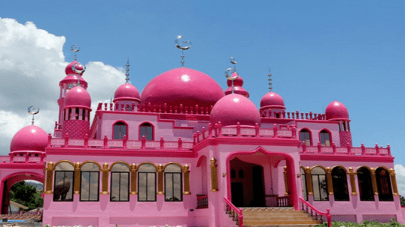 Masjid Dimaukom – Masjid Pink Simbol Cinta dan Harmoni