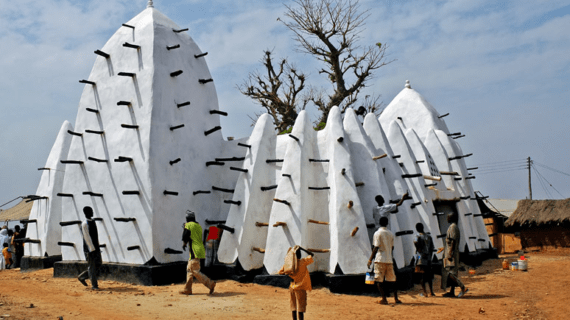 Masjid Larabanga di Ghana, Afrika yang sangat eksotis dan terbuat dari lumpur.