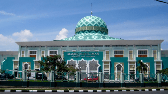 Masjid Nurul Iman di Padang Sumatera Barat