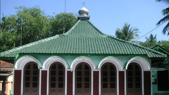 Masjid Saka Tunggal, masjid tertua di Indonesia