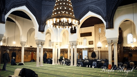 interior Masjid Agung Kota Poitiers