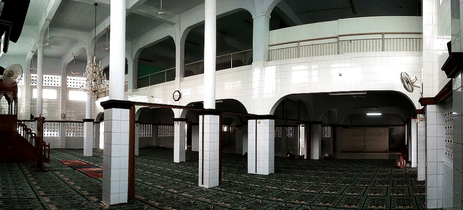 interior Masjid Jami’ Al-Riyadh Kwitang