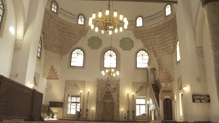 interior masjid gazi husrev