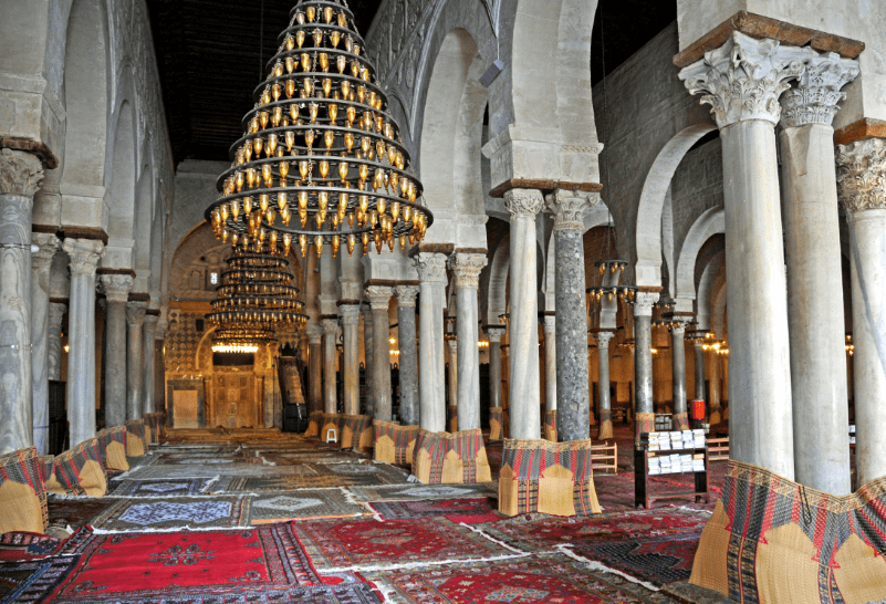 interior masjid sidi uqba