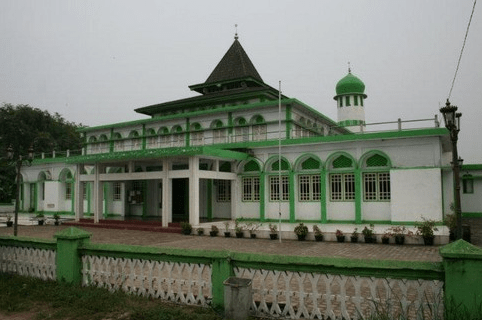 Masjid Batu Al-Ikhsaniyah – Masjid Tertua di Jambi