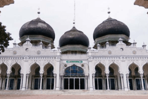 Masjid Besar Bujang Salim – Krueng Geukuh Aceh Utara