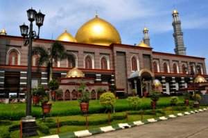 Masjid Kubah Emas Dian Al-Mahri – Depok
