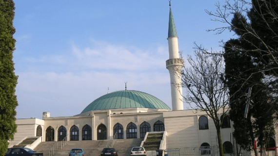 Masjid Islamic Center Wina, Austria.