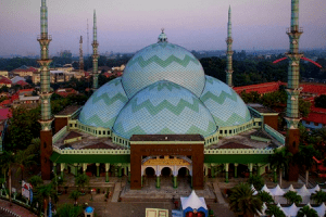 Alasan Mengapa Masjid Indonesia Dengan Kubah Terbesar Dapat Menarik Minat Wisatawan Dalam Negeri Dan Luar Negeri