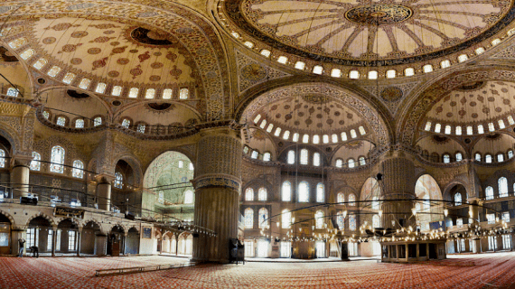 5 Ciri Kemegahan Arsitektur Islami pada Bangunan Masjid
