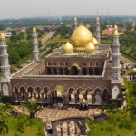 Si Kubah Emas Masjid Dian Al Mahri