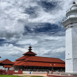 Masjid dengan Menara Unik