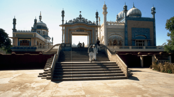 Masjid Bhong di Pakistan