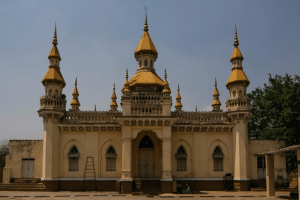 Masjid Spanyol Arsitektur Moor di jantung kota Hyderabad