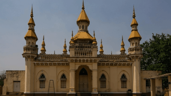 Masjid Spanyol Arsitektur Moor di jantung kota Hyderabad