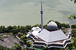 Masjid Malaysia dengan Arsitektur Luar Biasa
