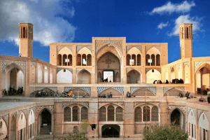 Masjid Agha Bozorg : Perpaduan indah arsitektur Islam dan Persia