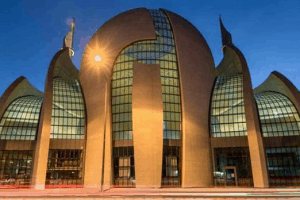 Ruang Sholat (Musallā) di Masjid dan fitur-fiturnya
