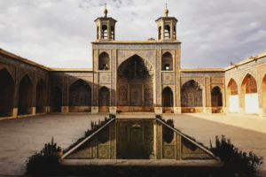 Masjid Iran Dengan Arsitektur Islamnya Yang Memukau dan Indah