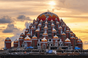 Masjid Asmaul Husnah 99 Kubah di Kota Makassar