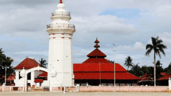 2 Masjid Tertua yang Memiliki Menara Unik