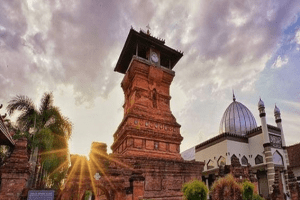 3 Keistimewaan Arsitektur Masjid Menara Kudus
