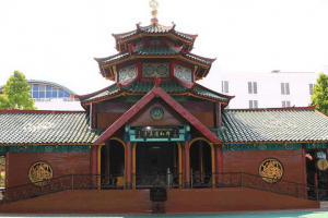 Wisata Religi di Masjid Agung Al Akbar Surabaya dan 3 Masjid Lainnya di Surabaya