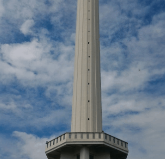 Menara Masjid Al Akbar Surabaya Setinggi 99 Meter Juga Dimiliki 4 Masjid di Indonesia