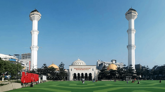 6 Fakta Menarik Masjid Agung Bandung 