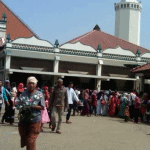 Masjid Keramat Luar Batang Dengan 2 Keramat Pendirinya
