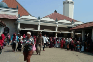 Masjid Keramat Luar Batang Dengan 2 Keramat Pendirinya