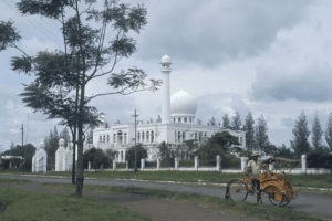 2 Keistimewaan Masjid Agung Al Azhar Kebayoran Baru