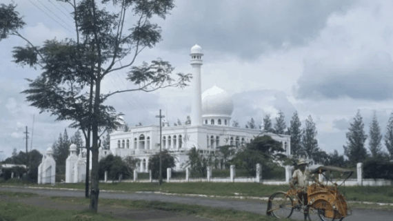 2 Keistimewaan Masjid Agung Al Azhar Kebayoran Baru