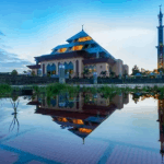 Pesona Masjid Agung Batam di Kota Industri