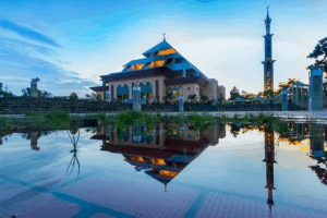 Pesona Masjid Agung Batam di Kota Industri