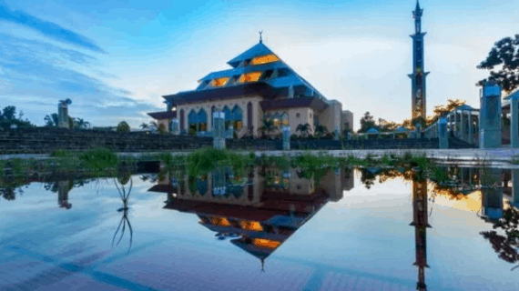 Pesona Masjid Agung Batam di Kota Industri